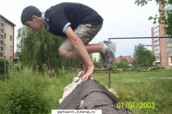 salut si voua , sunt un practicant .... ! :) :nod: ! de o luna parkour a intrat in viatza mea , si